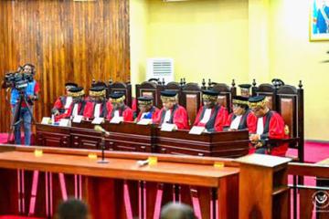 Composition de la Cour constitutionnelle . 