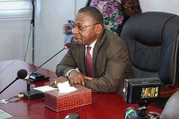 Firmin-Mvonde-remet.jpg