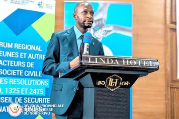 Hussein-Ndala-president-du-parlement-des-jeunes-de-la-RDC-au-moment-de-son-intervention-au-forum-regional.jpg