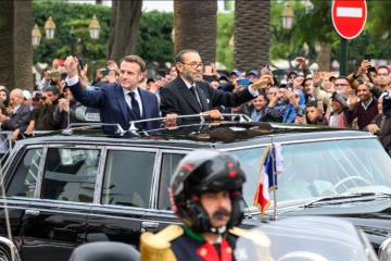 SM le Roi et Macron 
