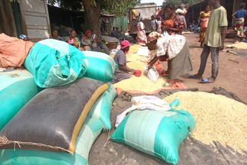 Vente de maïs dans l'un des marchés de Tshikapa, dans la province du Kasaï. Photo droits tiers
