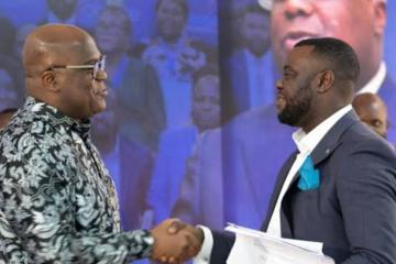 Le Président Félix Tshisekedi saluant l'entrepreneur Don Israël Mbuyi. Photo droits tiers