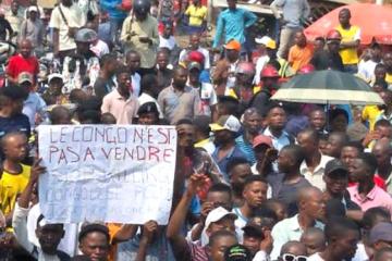 Des milliers de personnes ont protesté dans les rues à Kindu pour dire non à l'agression rwandaise. Photo droits tiers