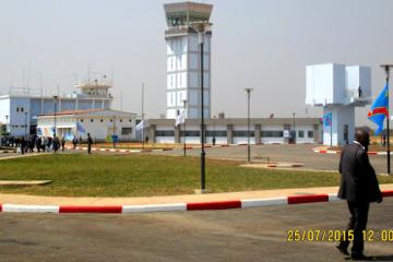 La tour de contrôle de l'aéroport international de Luano.