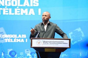 Patrick Muyaya au cours d'un briefing presse.  