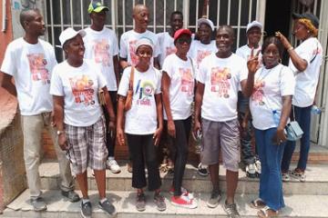 Photo de famille des anciens du groupe KA de Saint Gabriel après la marche dominicale. Photo droits tiers