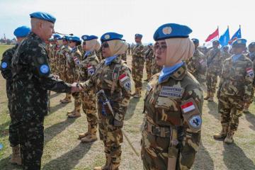 Commandant Didier Vignon Dossou honore ici les femmes militaires au sein des casques bleus.