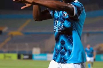 Le cyborg africain, Fiston Mayele Kalala voit double contre Far de Rabat du Maroc. Photo droits tiers