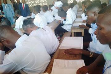 Les élèves finalistes lors du lancement des épreuves hors session, examen d'Etat 2023. Photo droits tiers