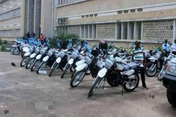 Une vue de 60 motos sur 100 destinées à la Régie financière du Kasaï-Central par le projet ENCORE. Photo droits tiers