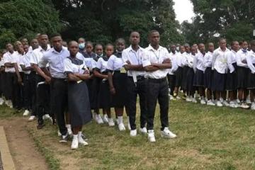 Une vue des élèves finalistes des humanités alignés dans un centre d'examen à Demba. Photo droits tiers