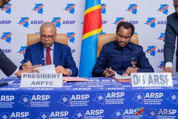 Le président de l'ARPTC, Christian Katende (à g) et le DG de l'ARSP, Miguel Kashal Katemb. Photo droits tiers