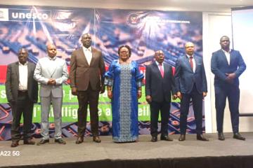 Vue des officiels et quelques participants lors de la validation du rapport national sur l'état de préparation à l'IA. 