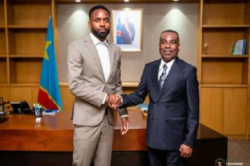 Cédric Bakambu et le vice-gouverneur du Kongo-Central, Prosper Ntela.   