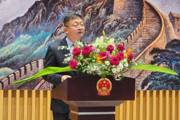 L’ambassadeur de Chine, Zhao Bin. 