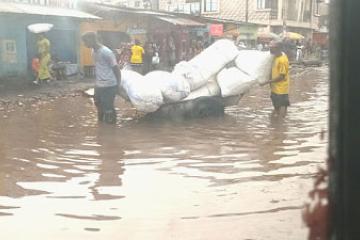 Quelques photos illustrant l'état de délabrement avancé de la route Mokali vers l'avenue Divangamene et le site nzete ekawuka. PHOTO droits tiers 