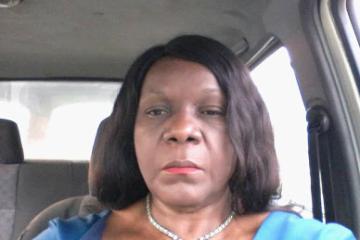 Députée honoraire, Mme Annie Salumu. 
