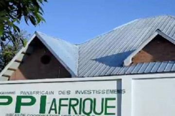 Le Programme panafricain des investissements (PPI-Afrique), structure spécialisée dans la promotion d'investissements structurants en Afrique, vient de lancer un appel d'offres majeur dans le cadre de son ambitieux programme de construction d'infrastructures scolaires. Il s'agit d'un projet de grande envergure portant sur la construction de dix (10) écoles dans chaque province de la République démocratique du Congo, destiné à soutenir l'éducation et à combler le déficit criant d'établissements scolaires ada