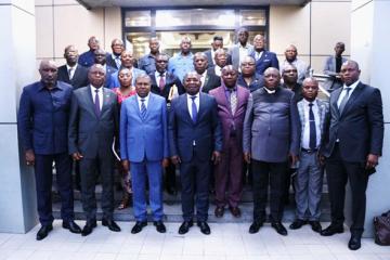 Photo de famille du Procureur général près la Cour de cassation, Firmin Mvonde et les Procureurs généraux e son office. Photo droits tiers