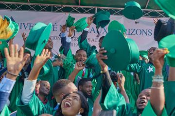 Vue des étudiants finalistes lors d'une cérémonie de collation de grades académiques. 