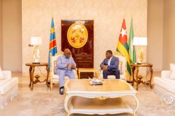 Le Président Tshisekedi échangeant avec Faure Essozimna Gnassingbé. Photo droits tiers