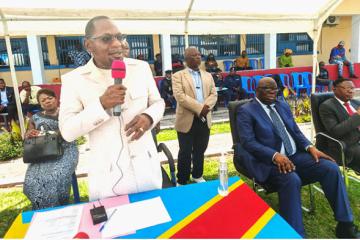 Le PGCASS Firmin Mvonde en train de s'adresser ...  