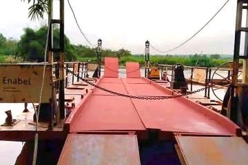 Pont kalelu river