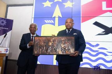 Le Directeur général adjoint du FPI, Blaise Mastak (droite)accueilli à l'Université de Lubumbashi. Photo droits tiers