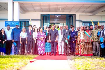 Vue des hôtes à la cérémonie de remise officielle de 17 infrastructures de santé dans la province du Kwango. PHOTO KOIKA/RDC