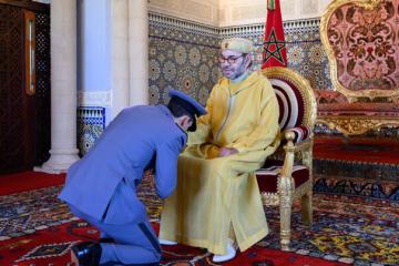Le Roi Mohammed VI et le Prince Héritier Moulay El Hassan, désormais Coordonnateur des Bureaux et Services de l’Etat-Major Général des Forces Armées Royales. Photo droits tiers