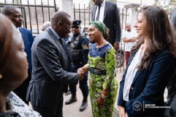 Le VPM Mukoko et sa suite reçus par la DG a.i. du Guce. 