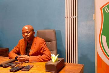 Le président Willy Kindembe  de l' OC Renaissance lors d'un point de presse à Kinshasa. Photo droits tiers