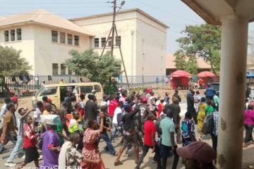 Vendeurs du marché Mzee