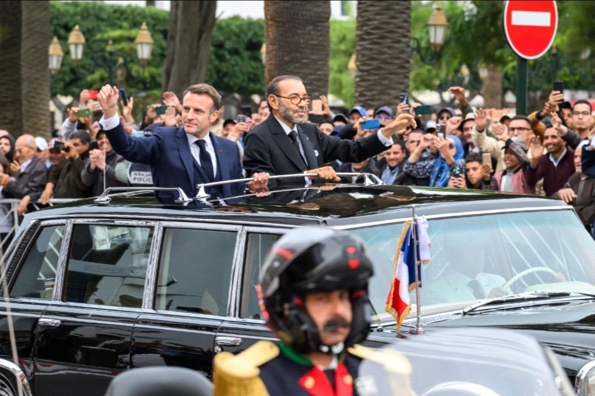 SM le Roi et Macron 