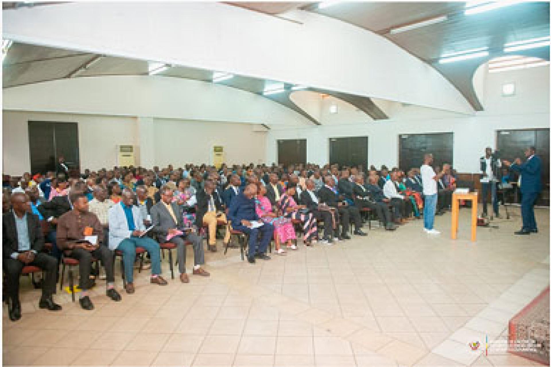 700 membres des comités locaux de sécurité en formation sur la gouvernance sécuritaire. Photo droits tiers