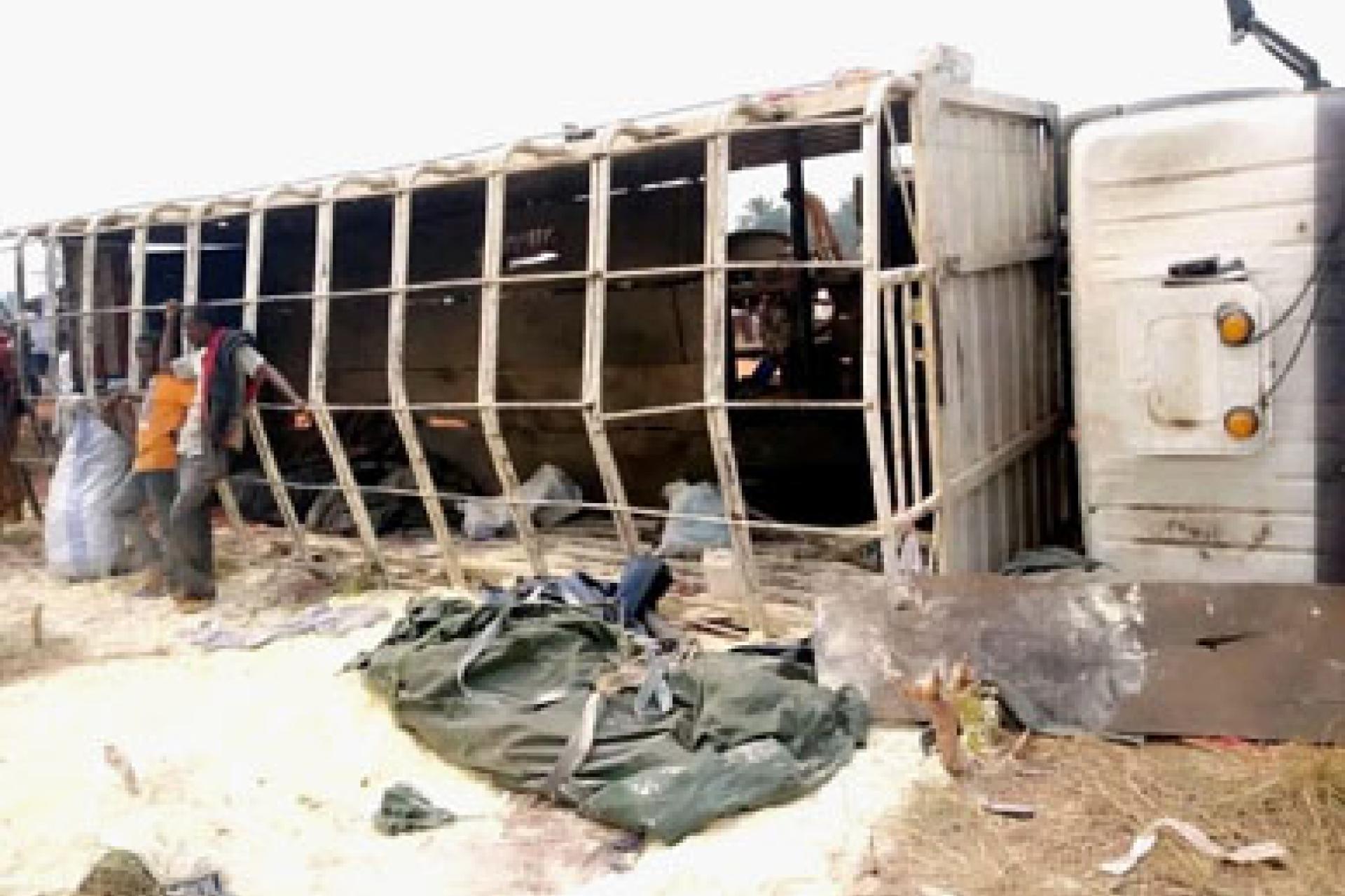 Une vue d'un camion remorque renversé sur le tronçon Tshikapa-Kikwit. Photo droits tiers