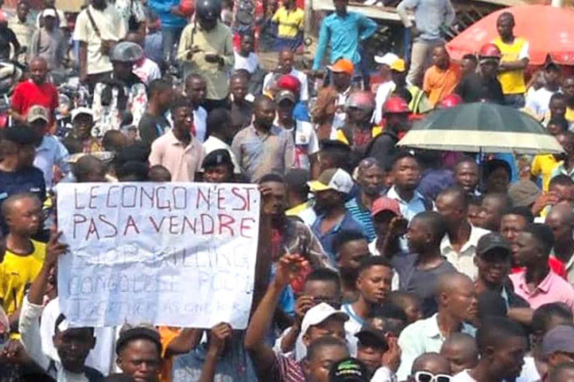 Des milliers de personnes ont protesté dans les rues à Kindu pour dire non à l'agression rwandaise. Photo droits tiers