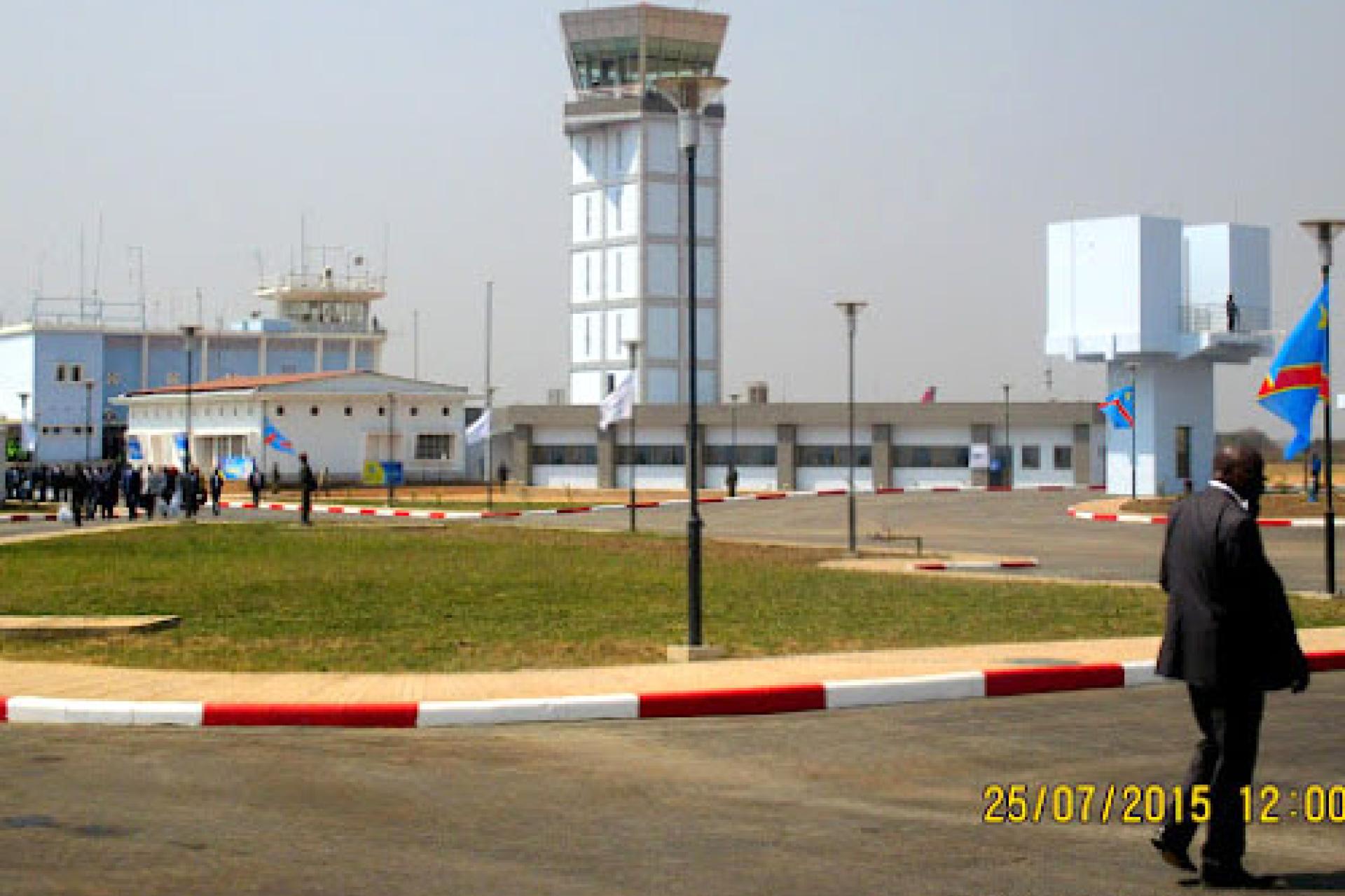 La tour de contrôle de l'aéroport international de Luano.