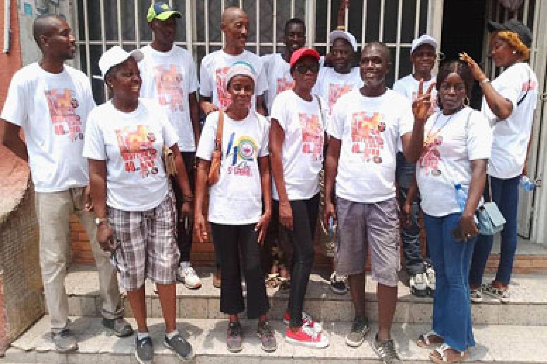 Photo de famille des anciens du groupe KA de Saint Gabriel après la marche dominicale. Photo droits tiers