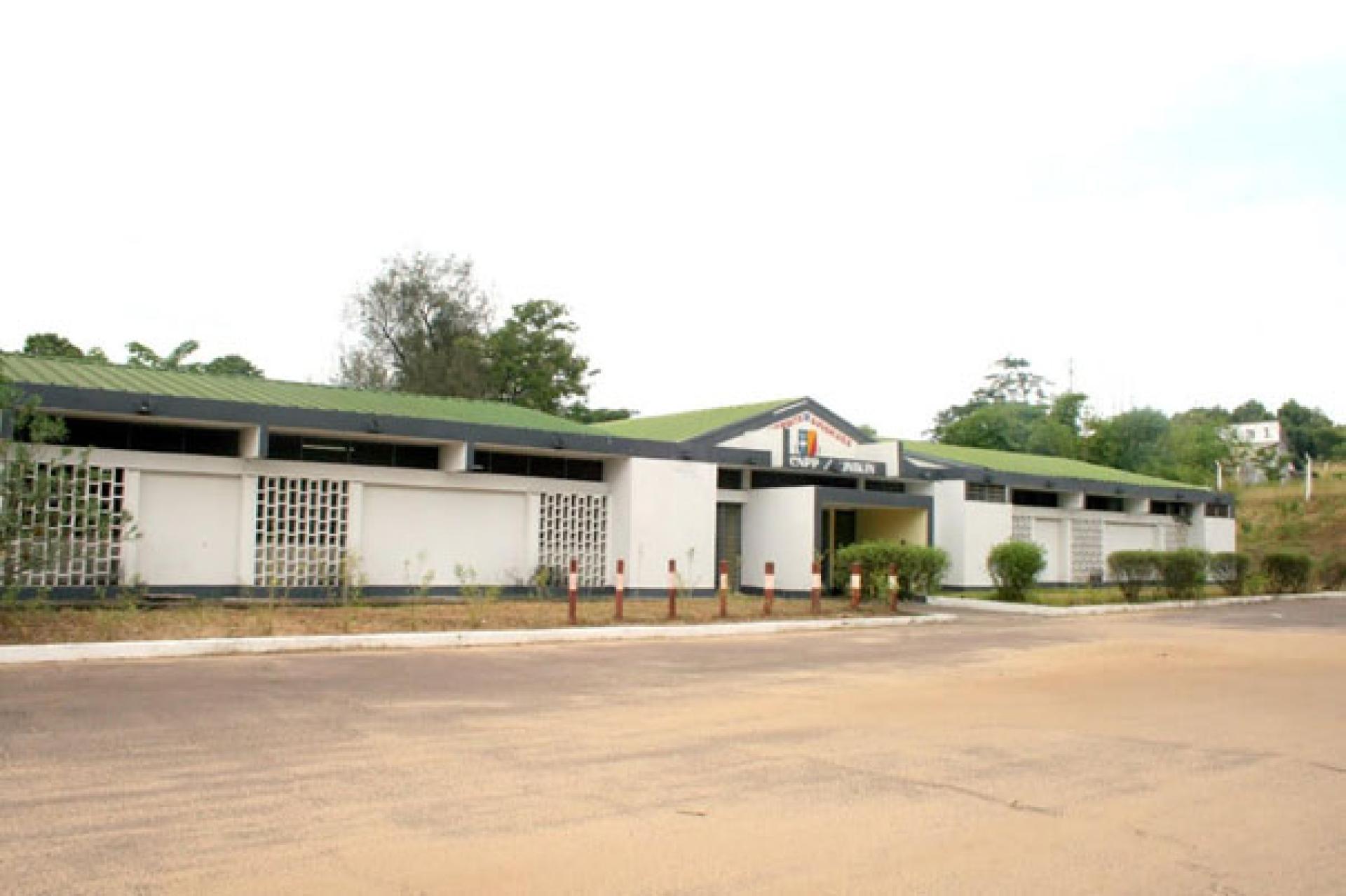 Vue de l'entrée principale du CNPP. 
