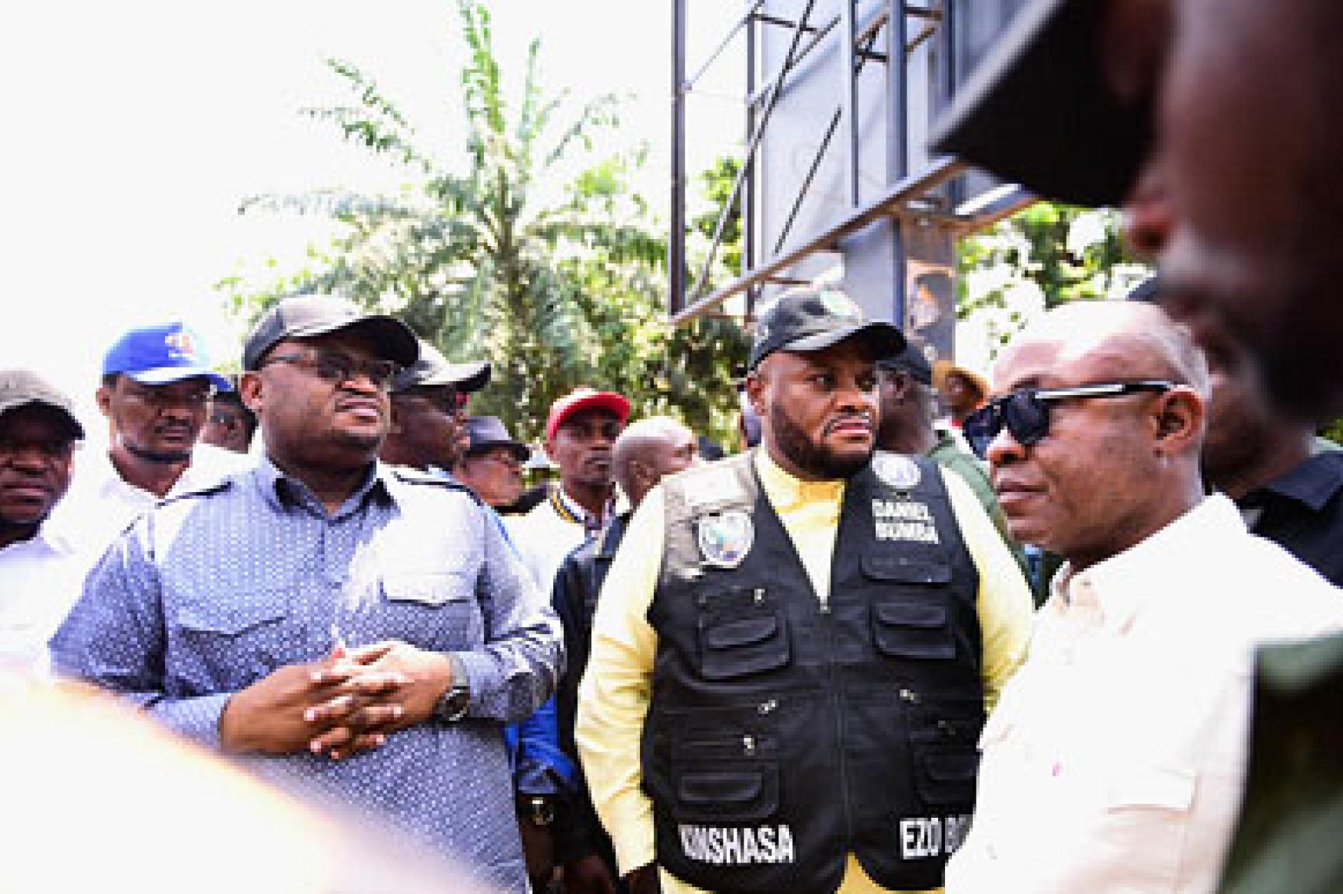 A travers cette descente sur différents sites, l'autorité urbaine a par ailleurs appelé les habitants de Kinshasa à faire preuve de patience et de civisme. Photo droits tiers