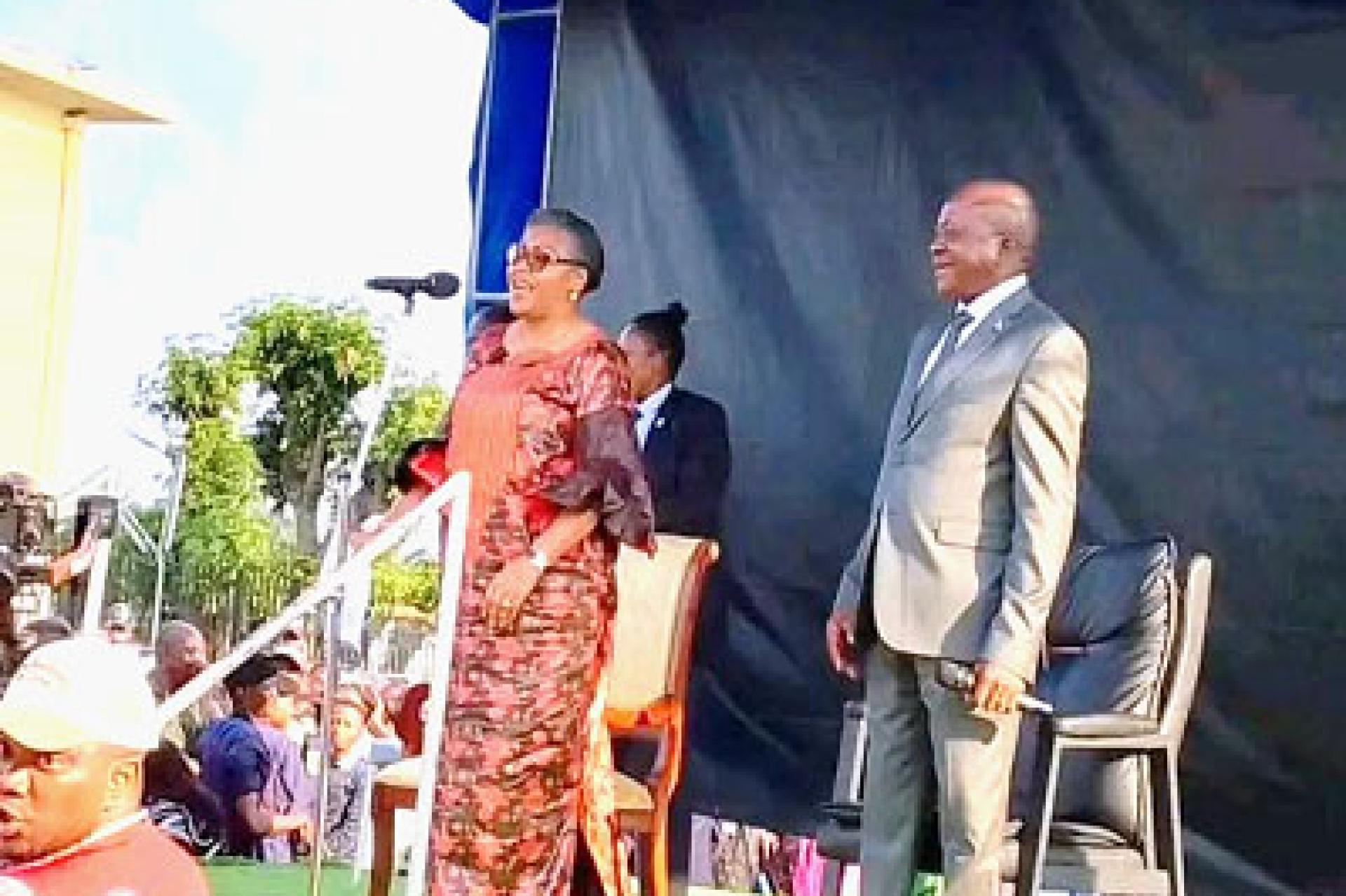 Judith Suminwa devant la population de la ville de Kananga le samedi 24 mai 2025. Photo droits tiers