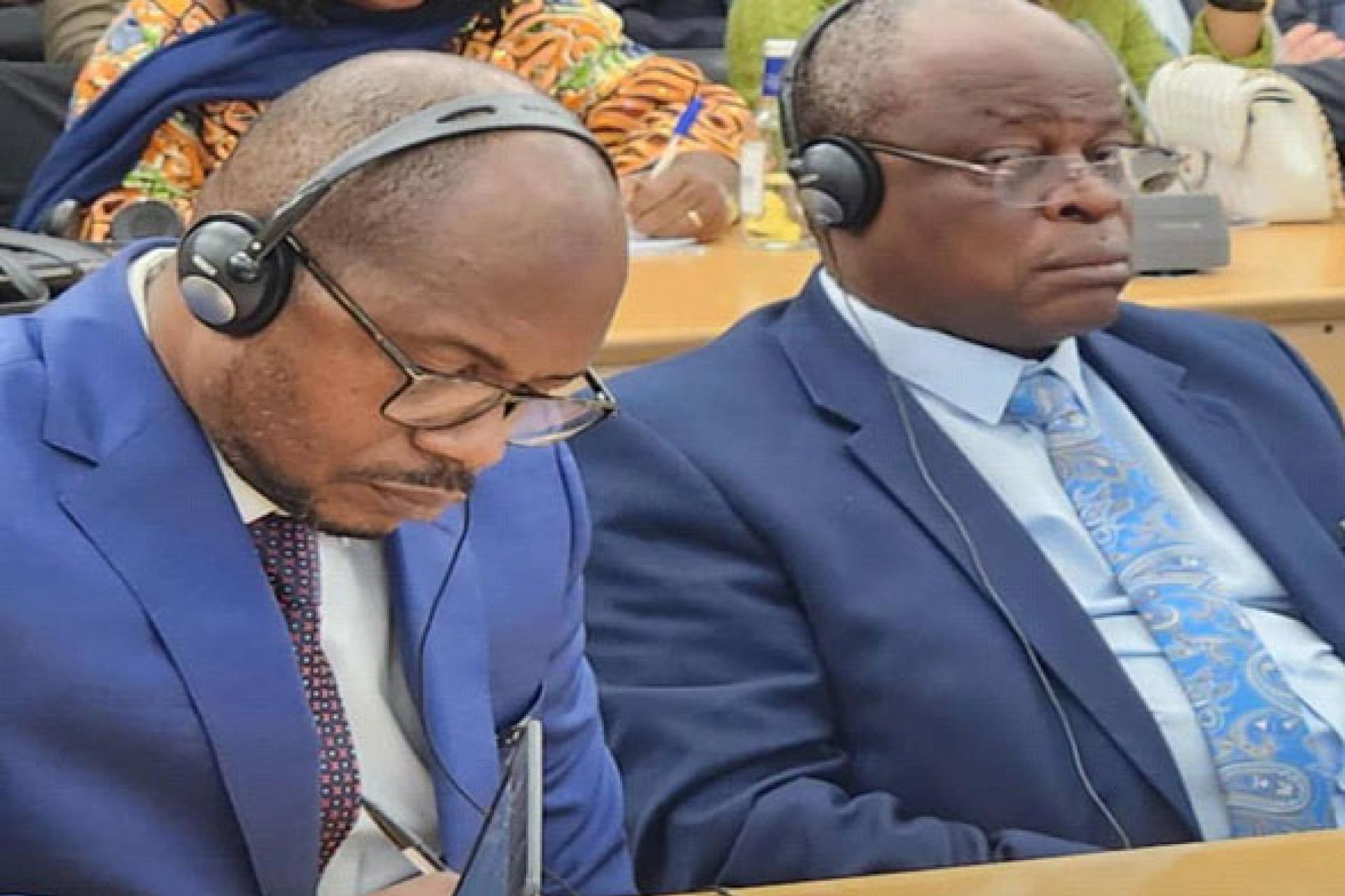 Le DG et le PCA du CEEC prenant part au 18ème Forum de l'OCDE.