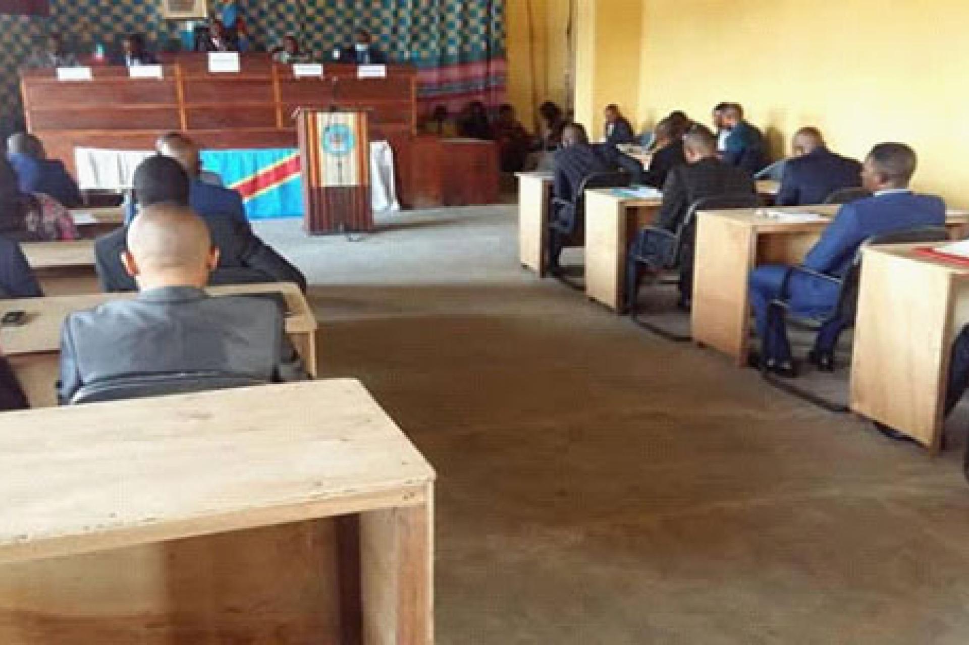 Les députés provinciaux du Sankuru dans une séance plénière.