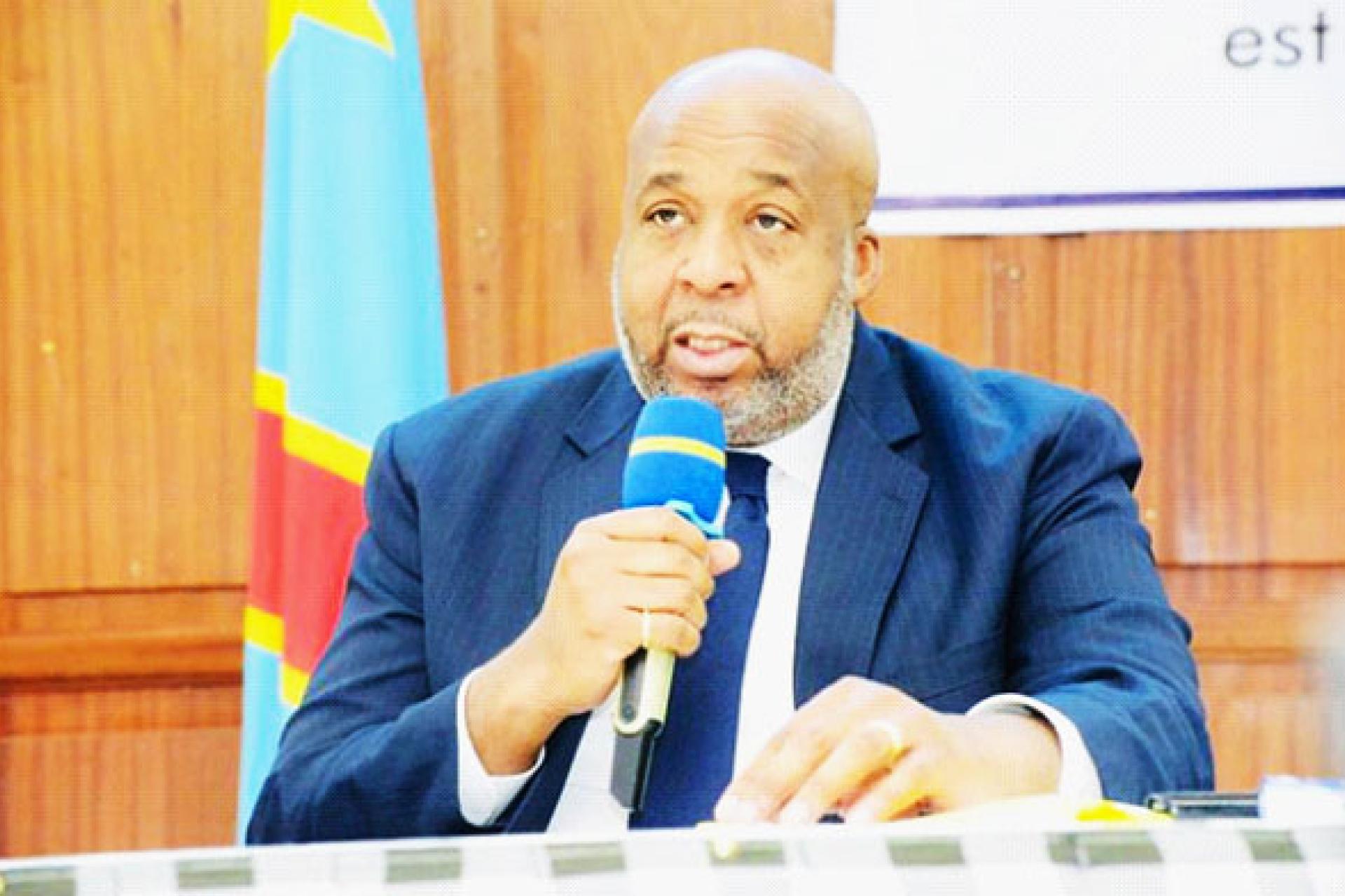 "Nous avons  désormais 52 blocs pétroliers sains, prêts pour l'exploration, et le gouvernement ne reculera plus ", a déclaré  Molendo Sakombi, ministre des Hydrocarbures.