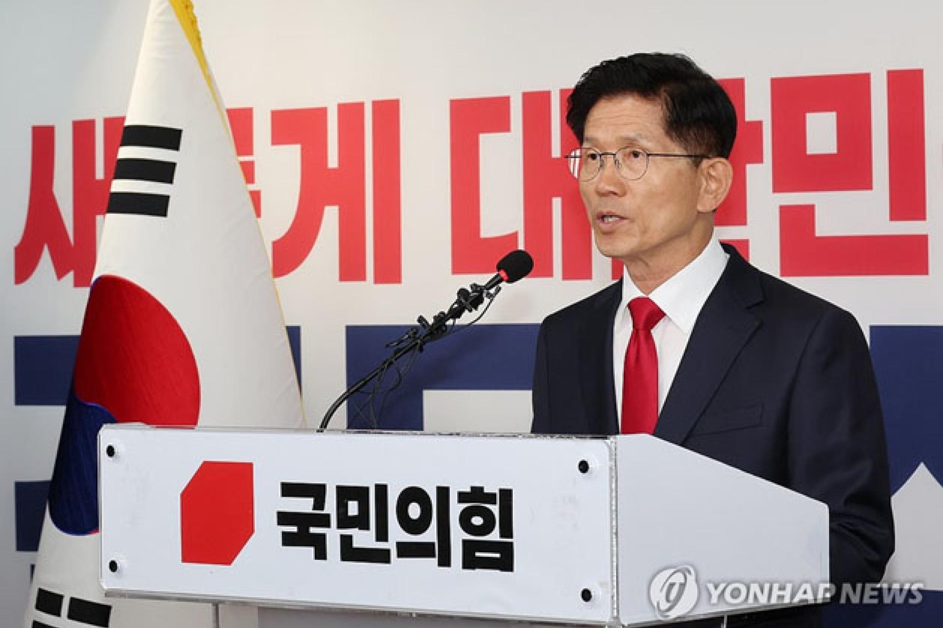 Kim Moon-soo 