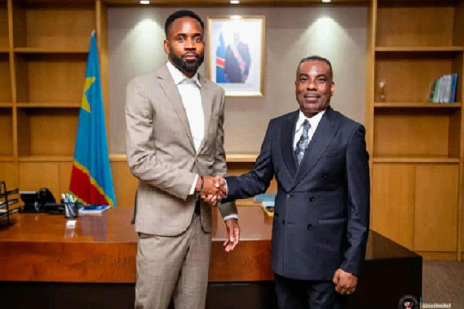 Cédric Bakambu et le vice-gouverneur du Kongo-Central, Prosper Ntela.   