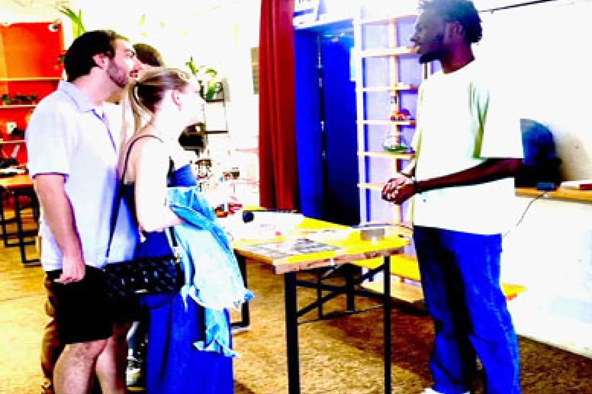Ferre GoMalafi Niamba initiateur de l'événement au devant de quelques participants à Alsace. Photo droits tiers
