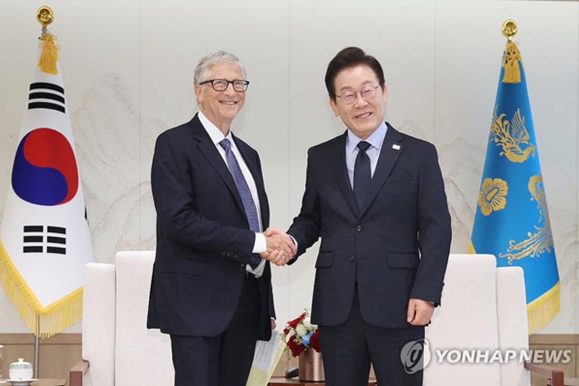 Lee et Bill Gates