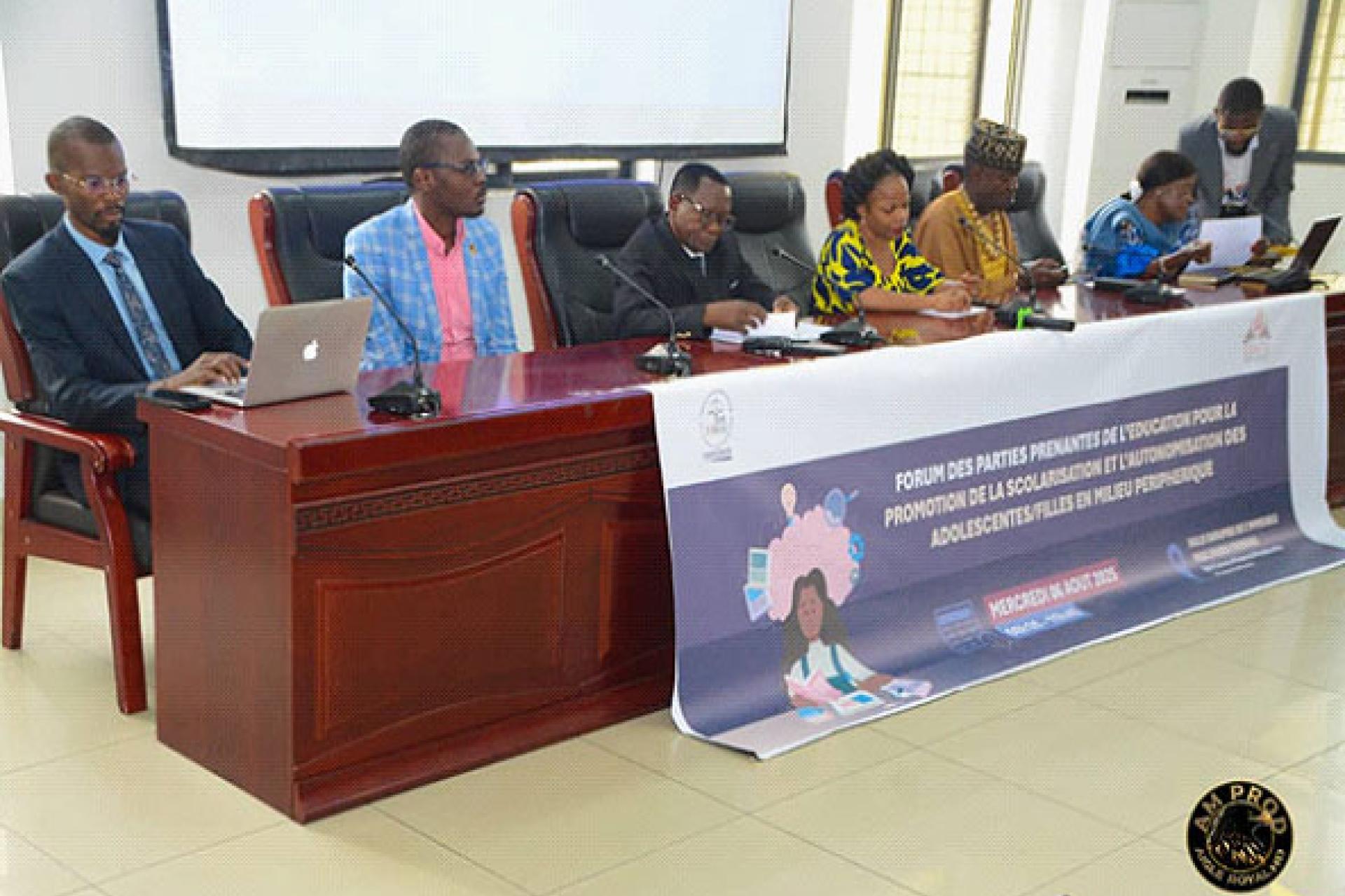 Les parties prenantes pour une éducation inclusive aux adolescentes de milieux périphériques de Kinshasa. Photo droits tiers